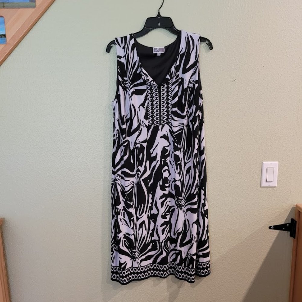 Black and White Floral Pattern Sleeveless Dress
